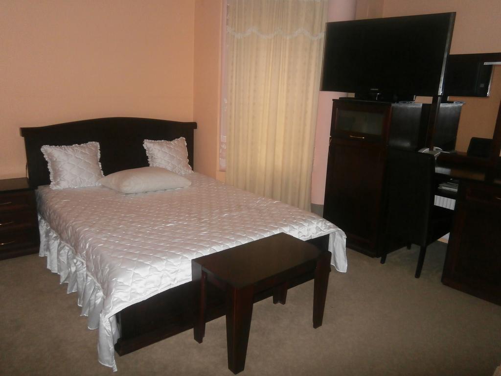 Hotel Vila Mitic Luxx Spa Centar レスコヴァツ エクステリア 写真