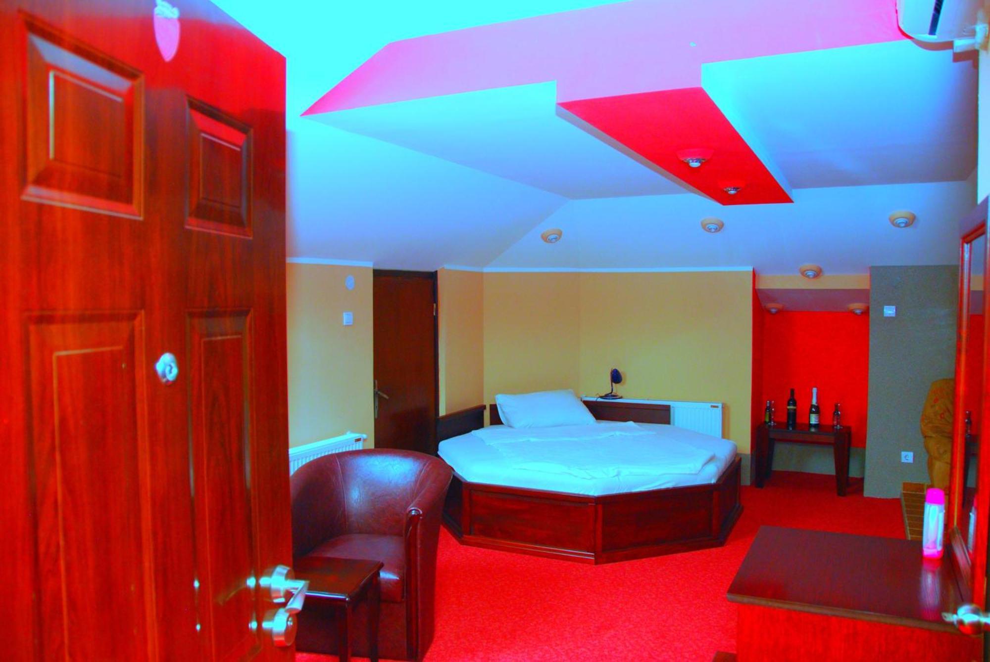Hotel Vila Mitic Luxx Spa Centar レスコヴァツ エクステリア 写真