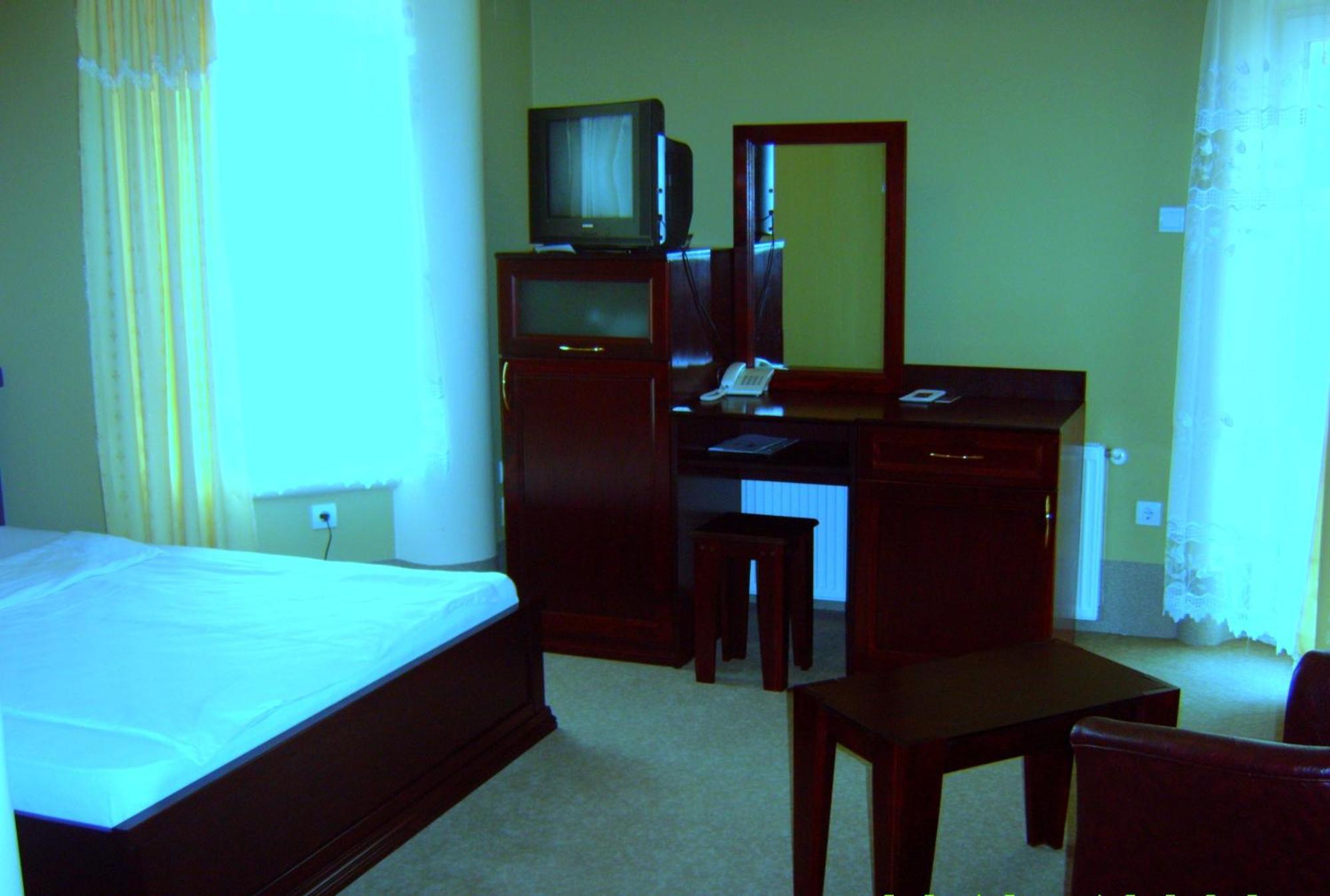 Hotel Vila Mitic Luxx Spa Centar レスコヴァツ エクステリア 写真