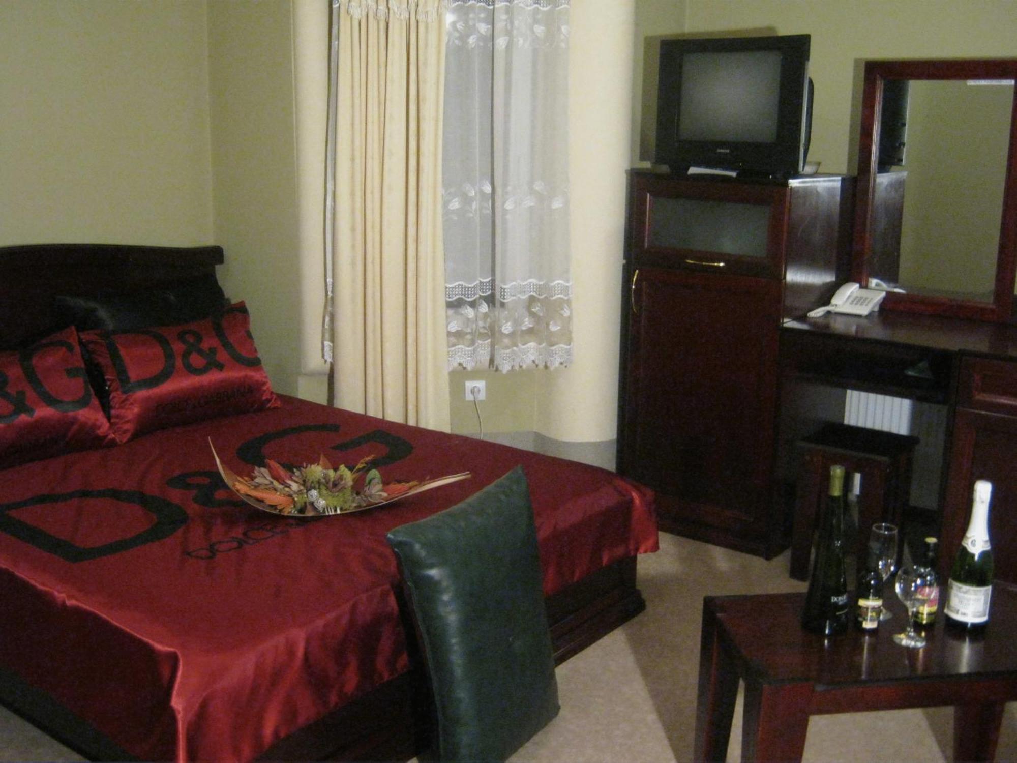 Hotel Vila Mitic Luxx Spa Centar レスコヴァツ エクステリア 写真