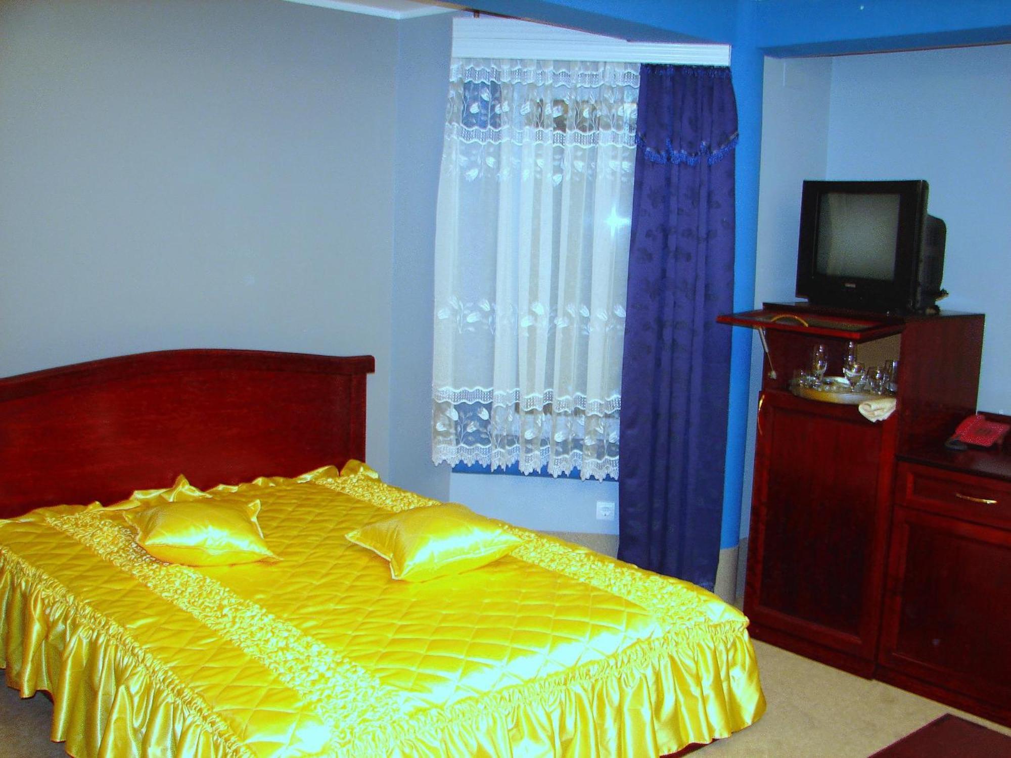 Hotel Vila Mitic Luxx Spa Centar レスコヴァツ エクステリア 写真