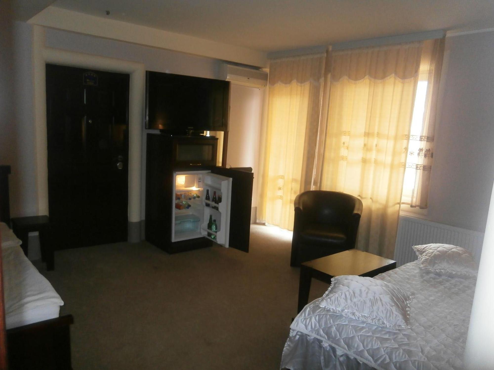 Hotel Vila Mitic Luxx Spa Centar レスコヴァツ エクステリア 写真