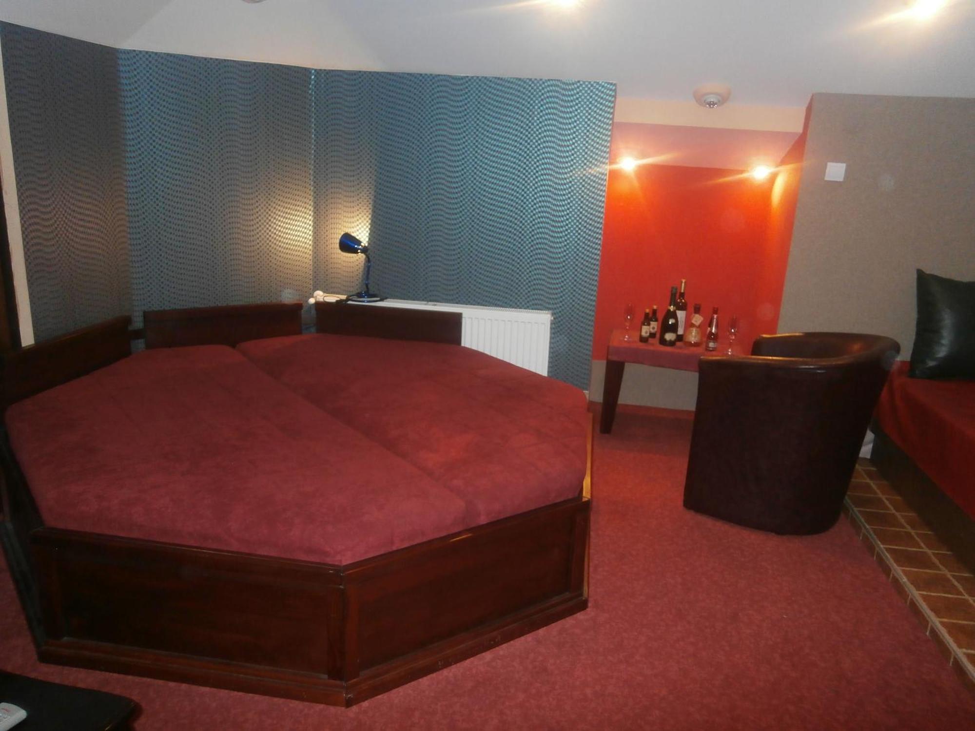 Hotel Vila Mitic Luxx Spa Centar レスコヴァツ エクステリア 写真