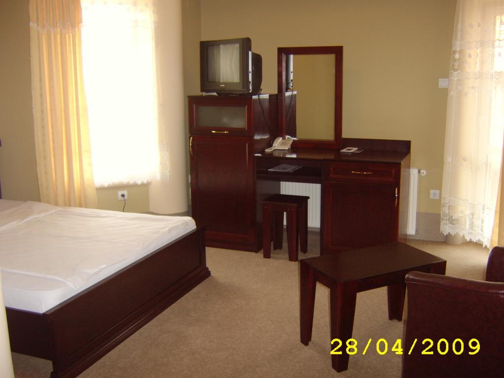 Hotel Vila Mitic Luxx Spa Centar レスコヴァツ エクステリア 写真