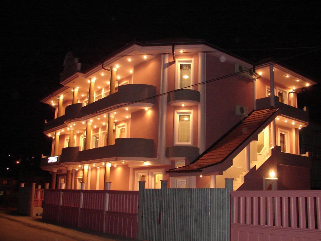 Hotel Vila Mitic Luxx Spa Centar レスコヴァツ エクステリア 写真