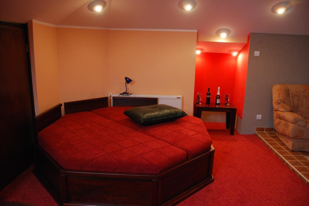 Hotel Vila Mitic Luxx Spa Centar レスコヴァツ エクステリア 写真