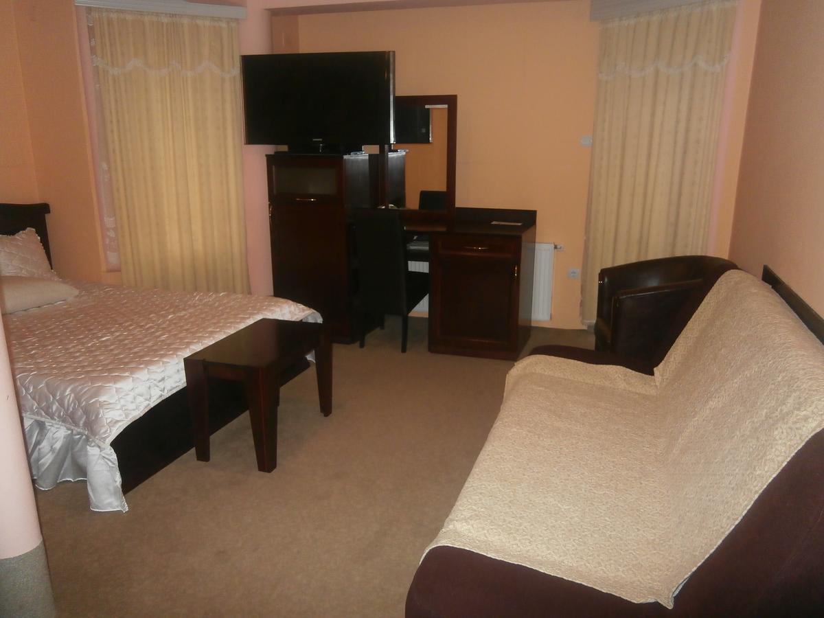 Hotel Vila Mitic Luxx Spa Centar レスコヴァツ エクステリア 写真